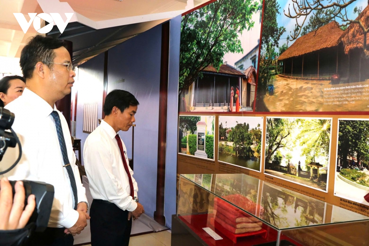 Khai mạc triển lãm “Không gian di sản văn hóa Chủ tịch Hồ Chí Minh ở Huế”